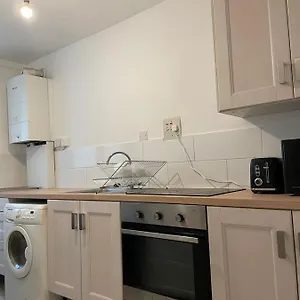  Apartment Serviced Near Borough Station Se1